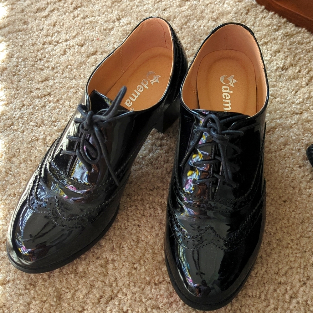 English pumps, Shine on shoes with block heels